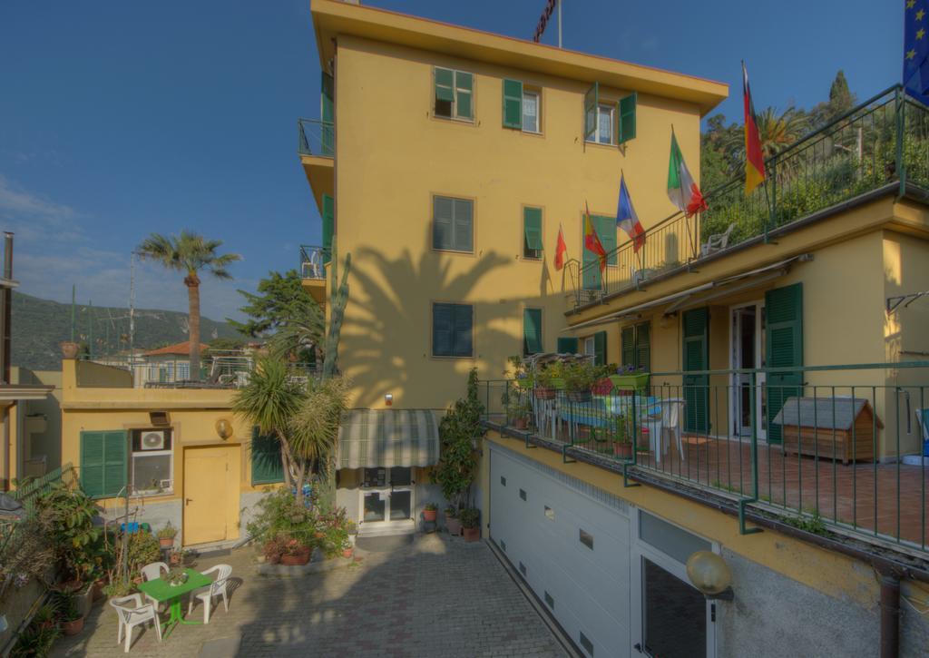 Hotel Deutsche Familien ฟีนาเลลีกูเร ภายนอก รูปภาพ