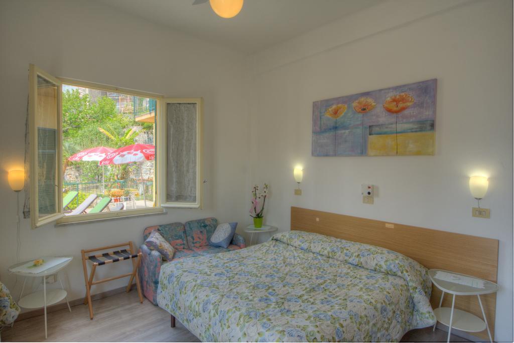 Hotel Deutsche Familien ฟีนาเลลีกูเร ภายนอก รูปภาพ